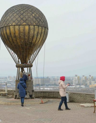 Le monument inauguré le 27 septembre 2015 célébrant Jules Verne sur les hauteurs de Nijni